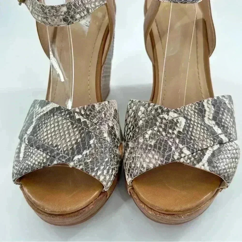 Johnston and Murphy Maren sandals size 7.5 tan leather snake print platform